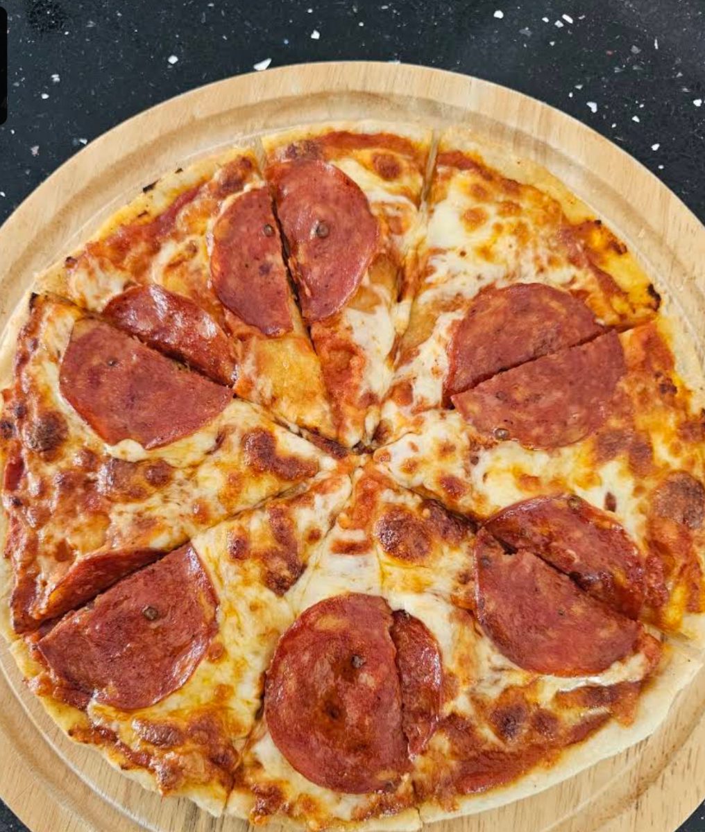 Salami pizza