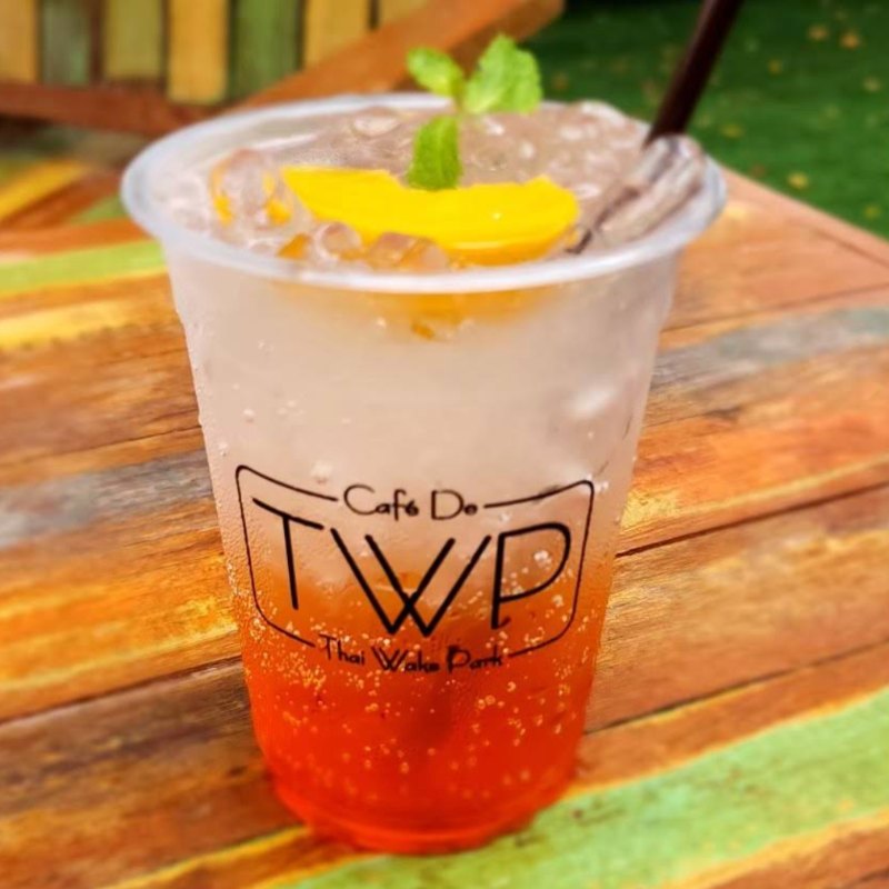 Italian soda with mint and mango