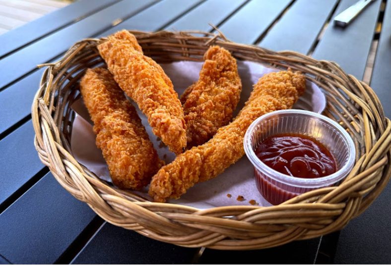Chicken tenders with ketchup